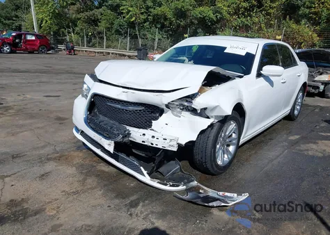 2017 Chrysler 300 Limited z USA, uszkodzony, nr VIN 2C3CCAAG6HH521600